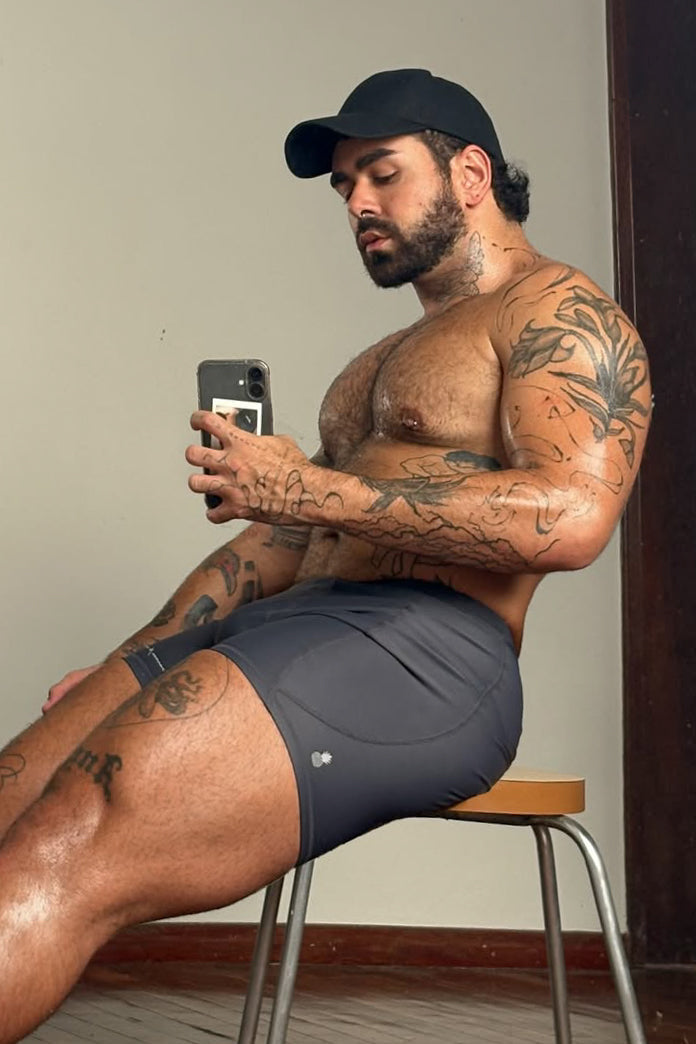 Lustrous Scrunch-Butt 4.5" Bike Shorts - Graphite